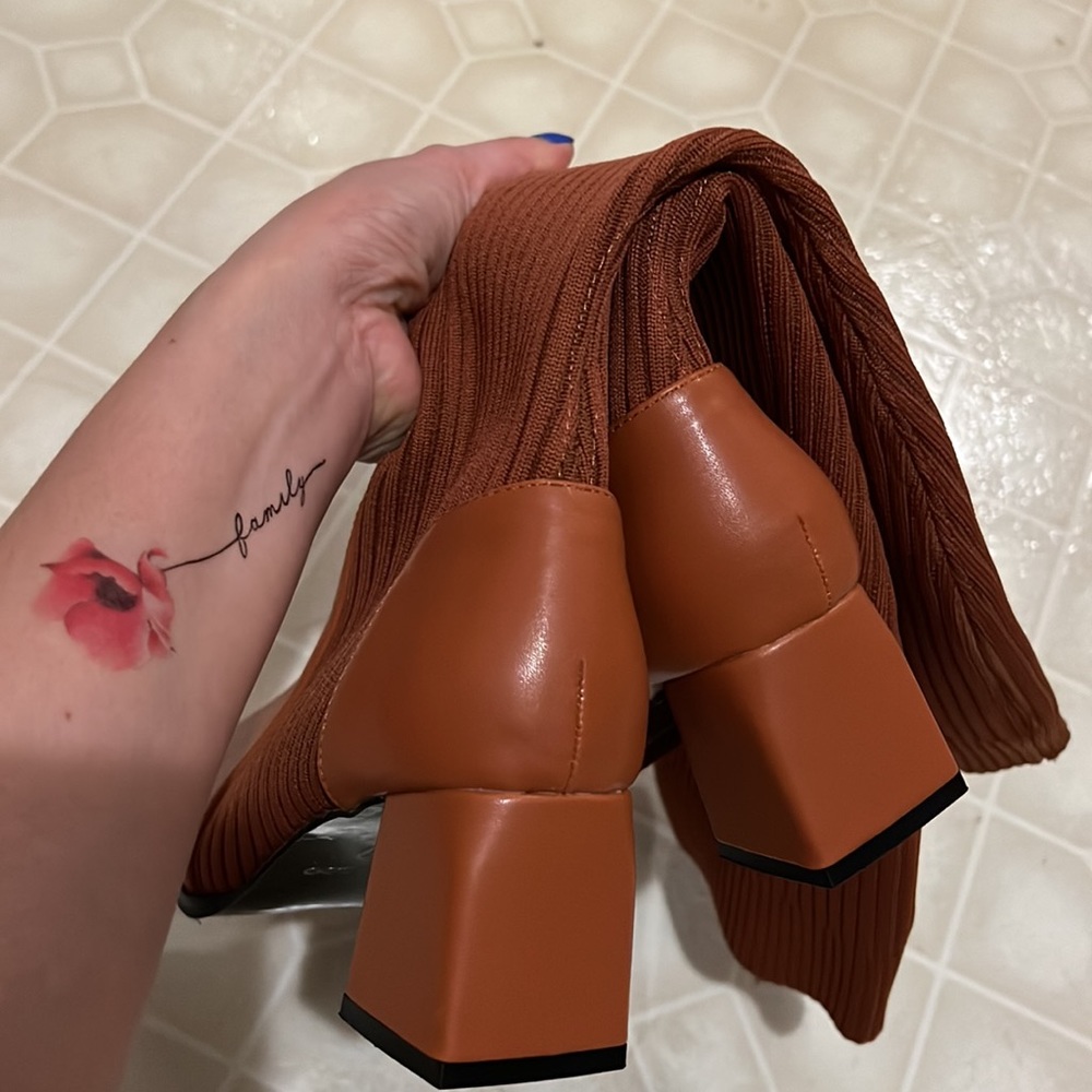 Boot - Picture 4 of 4